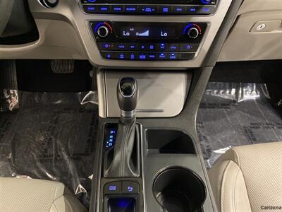 2017 Hyundai SONATA Hybrid Limited   - Photo 14 - Mesa, AZ 85201