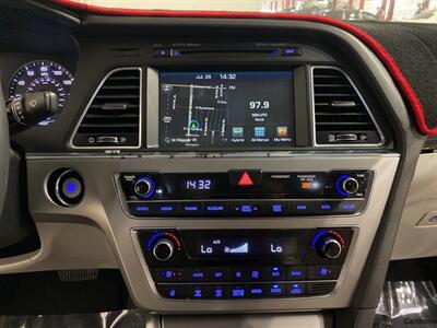 2017 Hyundai SONATA Hybrid Limited   - Photo 13 - Mesa, AZ 85201