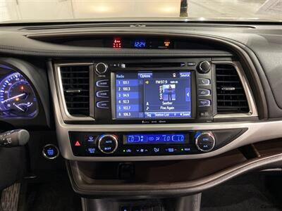 2018 Toyota Highlander XLE   - Photo 14 - Mesa, AZ 85201