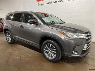 2018 Toyota Highlander XLE   - Photo 2 - Mesa, AZ 85201