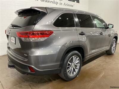 2018 Toyota Highlander XLE   - Photo 3 - Mesa, AZ 85201
