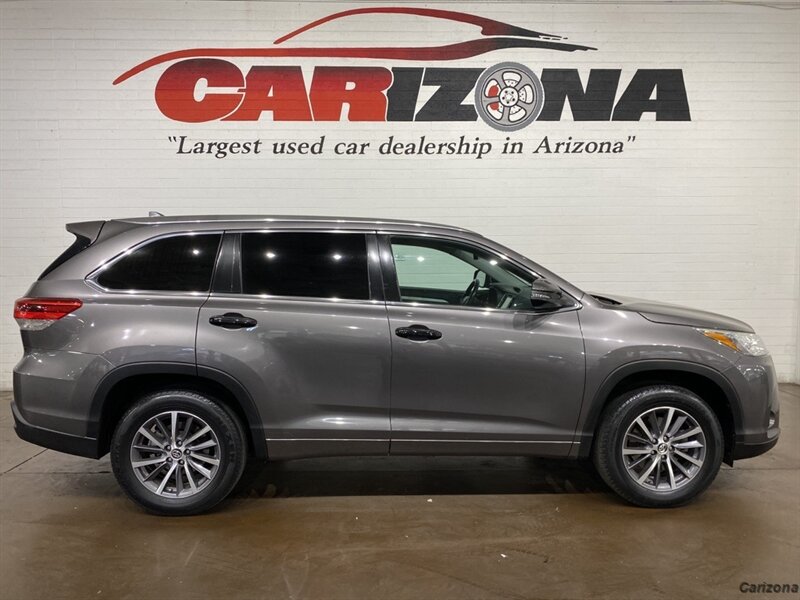 2018 Toyota Highlander XLE - Photo 1 - Mesa, AZ 85201