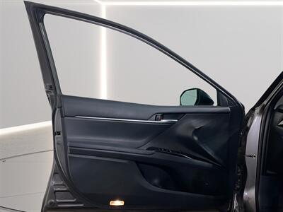 2018 Toyota Camry LE   - Photo 9 - Mesa, AZ 85201