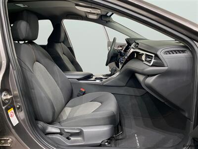 2018 Toyota Camry LE   - Photo 11 - Mesa, AZ 85201