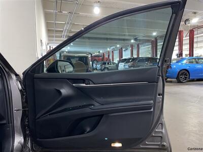 2018 Toyota Camry LE   - Photo 12 - Mesa, AZ 85201