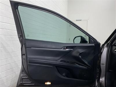 2018 Toyota Camry LE   - Photo 9 - Mesa, AZ 85201