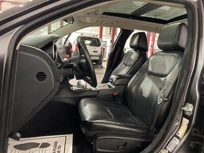 2016 Chrysler 300C   - Photo 9 - Mesa, AZ 85201