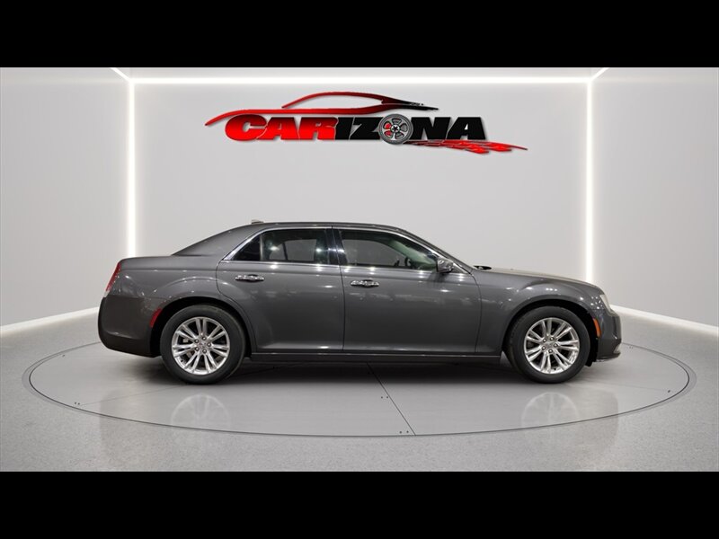 2016 Chrysler 300 C's photo