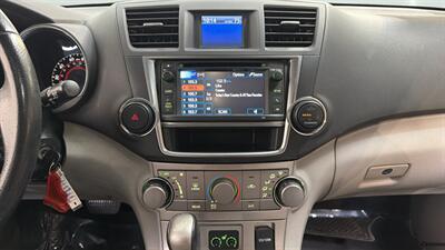 2013 Toyota Highlander   - Photo 15 - Mesa, AZ 85201