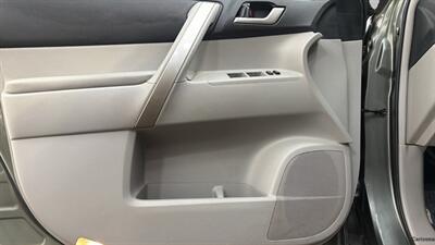 2013 Toyota Highlander   - Photo 21 - Mesa, AZ 85201