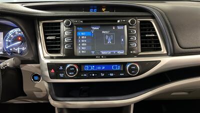 2015 Toyota Highlander XLE   - Photo 14 - Mesa, AZ 85201