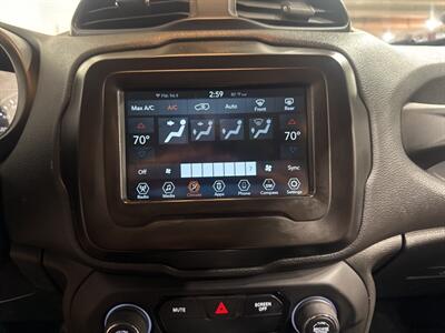 2019 Jeep Renegade Latitude   - Photo 9 - Mesa, AZ 85201