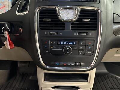 2013 Chrysler Town & Country Touring   - Photo 12 - Mesa, AZ 85201