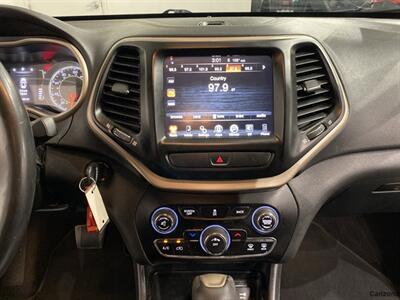 2016 Jeep Cherokee Latitude   - Photo 13 - Mesa, AZ 85201