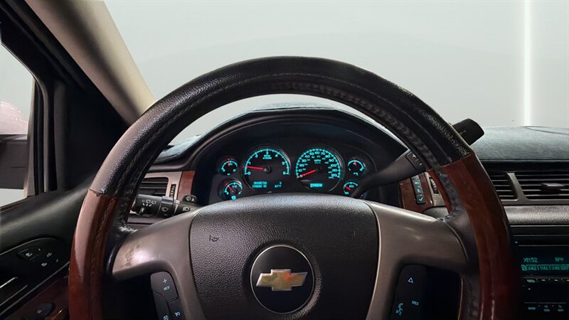 2014 Chevrolet Tahoe LT - Photo 30 - Mesa, AZ 85201