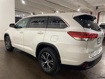 2018 Toyota Highlander LE   - Photo 6 - Mesa, AZ 85201