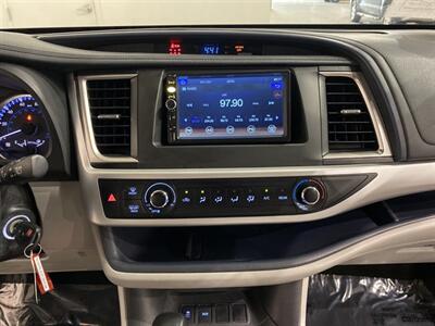 2018 Toyota Highlander LE   - Photo 14 - Mesa, AZ 85201