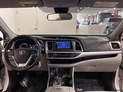 2018 Toyota Highlander LE   - Photo 12 - Mesa, AZ 85201