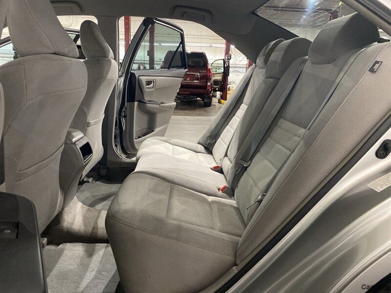 2016 Toyota Camry LE   - Photo 10 - Mesa, AZ 85201