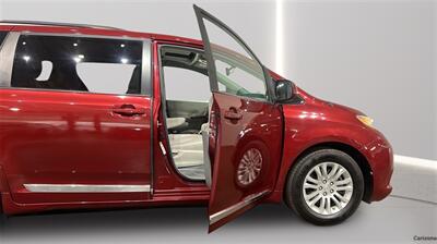 2011 Toyota Sienna XLE 8 Passenger   - Photo 17 - Mesa, AZ 85201