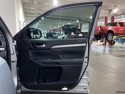 2017 Toyota Highlander XLE - Photo 12 - Mesa, AZ 85201