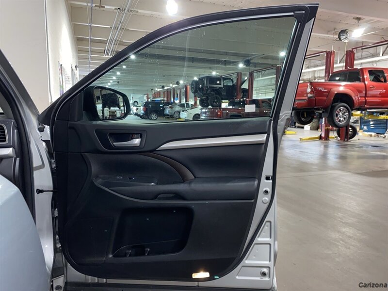 2017 Toyota Highlander XLE - Photo 12 - Mesa, AZ 85201