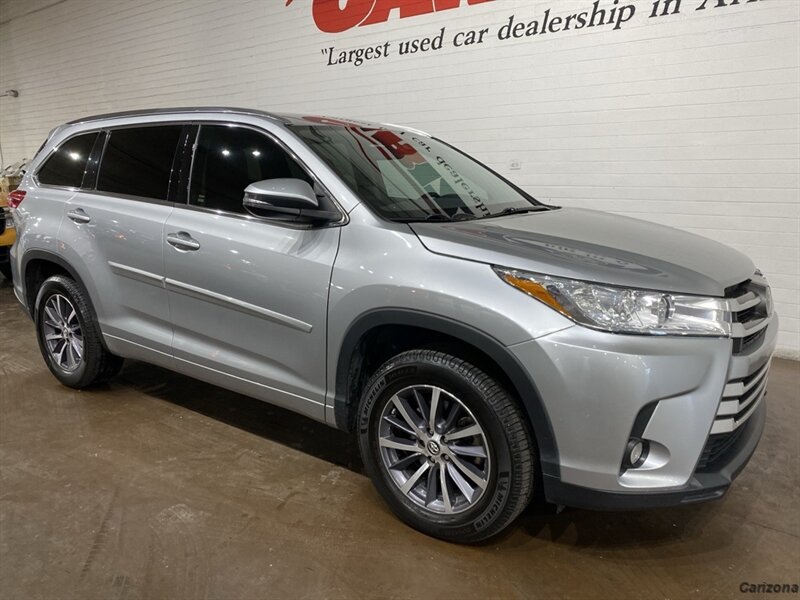 2017 Toyota Highlander XLE - Photo 2 - Mesa, AZ 85201