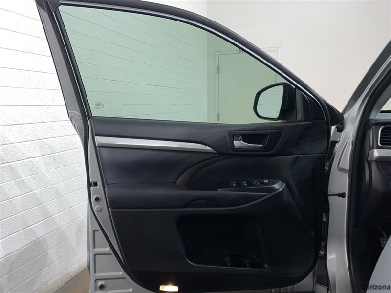 2017 Toyota Highlander XLE - Photo 9 - Mesa, AZ 85201