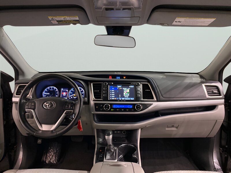 2017 Toyota Highlander LE Plus - Photo 12 - Mesa, AZ 85201