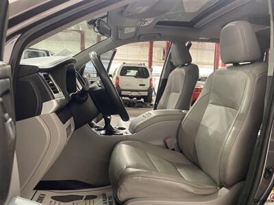 2015 Toyota Highlander XLE V6   - Photo 8 - Mesa, AZ 85201