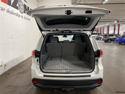 2019 Toyota Highlander LE   - Photo 5 - Mesa, AZ 85201