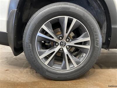 2019 Toyota Highlander LE   - Photo 16 - Mesa, AZ 85201