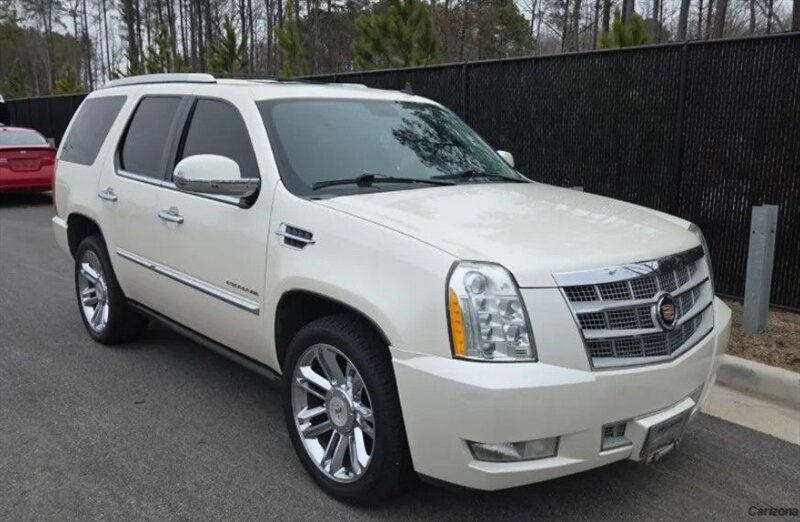 2013 Cadillac Escalade Platinum Edition  