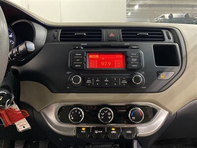 2013 Kia Rio 5-Door LX   - Photo 13 - Mesa, AZ 85201