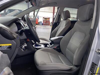 2017 Hyundai SANTA FE SE - Photo 10 - Mesa, AZ 85201