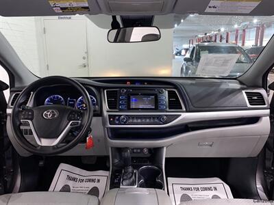 2017 Toyota Highlander LE   - Photo 12 - Mesa, AZ 85201
