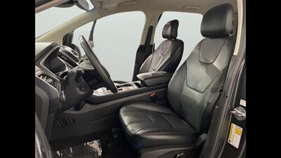 2019 Ford Edge Titanium   - Photo 9 - Mesa, AZ 85201
