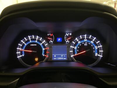 2018 Toyota 4Runner SR5   - Photo 13 - Mesa, AZ 85201