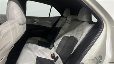 2019 Toyota Corolla Hatchback SE   - Photo 33 - Mesa, AZ 85201