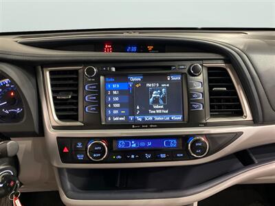 2017 Toyota Highlander LE Plus   - Photo 12 - Mesa, AZ 85201