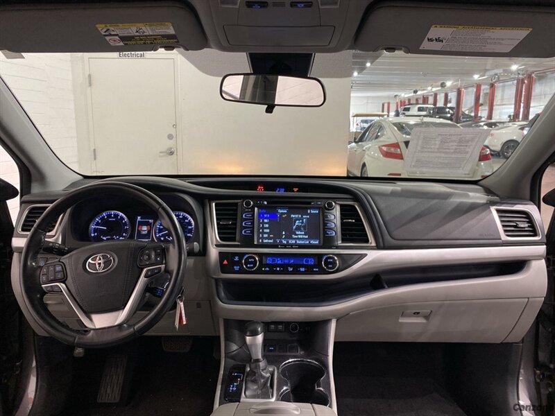 2017 Toyota Highlander LE Plus - Photo 11 - Mesa, AZ 85201