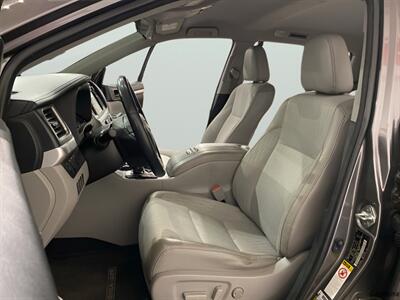 2017 Toyota Highlander LE Plus   - Photo 8 - Mesa, AZ 85201