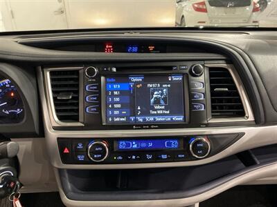 2017 Toyota Highlander LE Plus - Photo 12 - Mesa, AZ 85201