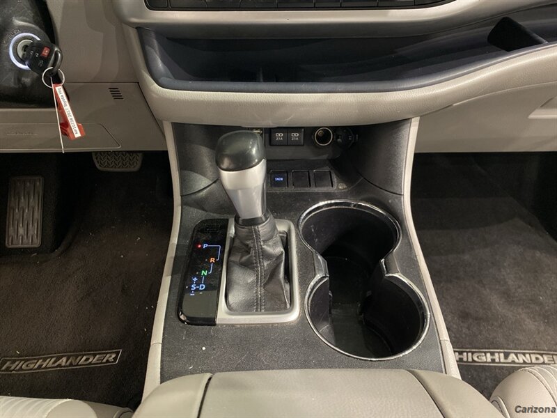 2017 Toyota Highlander LE Plus - Photo 14 - Mesa, AZ 85201