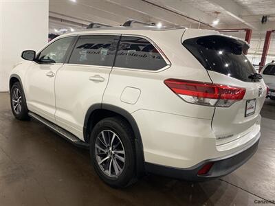 2017 Toyota Highlander XLE   - Photo 6 - Mesa, AZ 85201