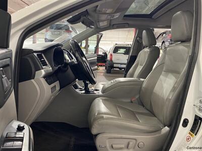 2017 Toyota Highlander XLE   - Photo 9 - Mesa, AZ 85201