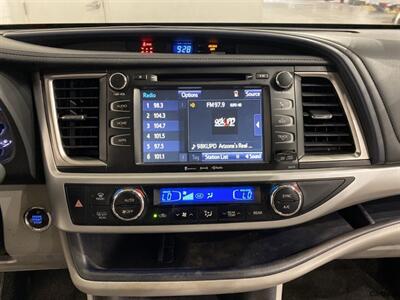 2017 Toyota Highlander XLE   - Photo 14 - Mesa, AZ 85201