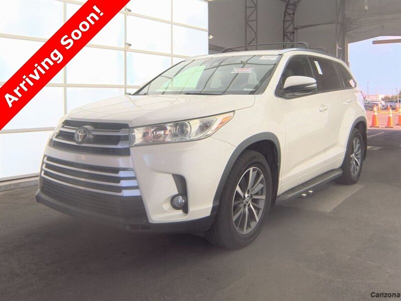 2017 Toyota Highlander XLE - Photo 1 - Mesa, AZ 85201