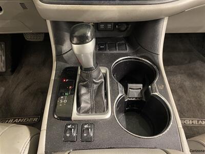 2017 Toyota Highlander XLE   - Photo 15 - Mesa, AZ 85201