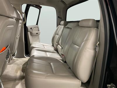 2007 Chevrolet Avalanche LTZ   - Photo 10 - Mesa, AZ 85201